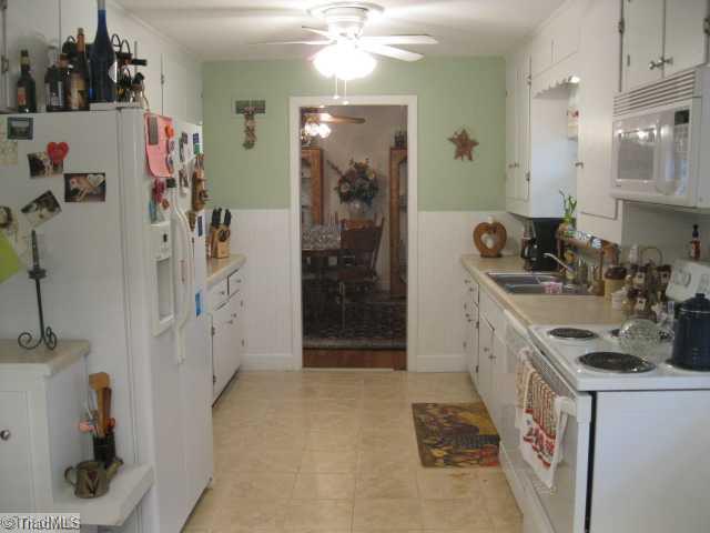1101 Huntingdon Road Winston-Salem, NC 27104 - Photo 5 of 15 Kitchen.