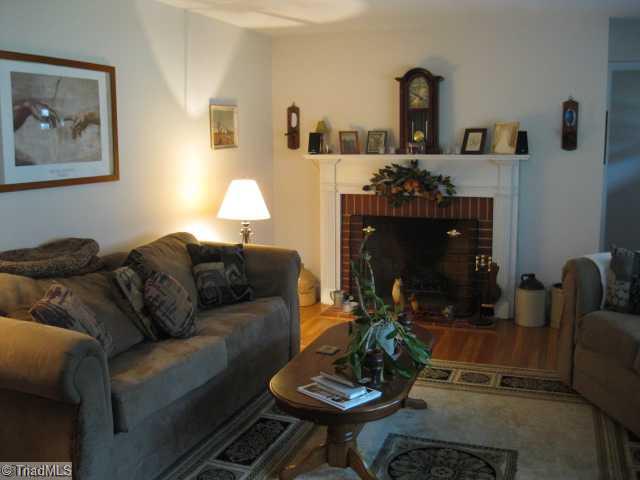 1101 Huntingdon Road Winston-Salem, NC 27104 - Photo 8 of 15 Living Room.