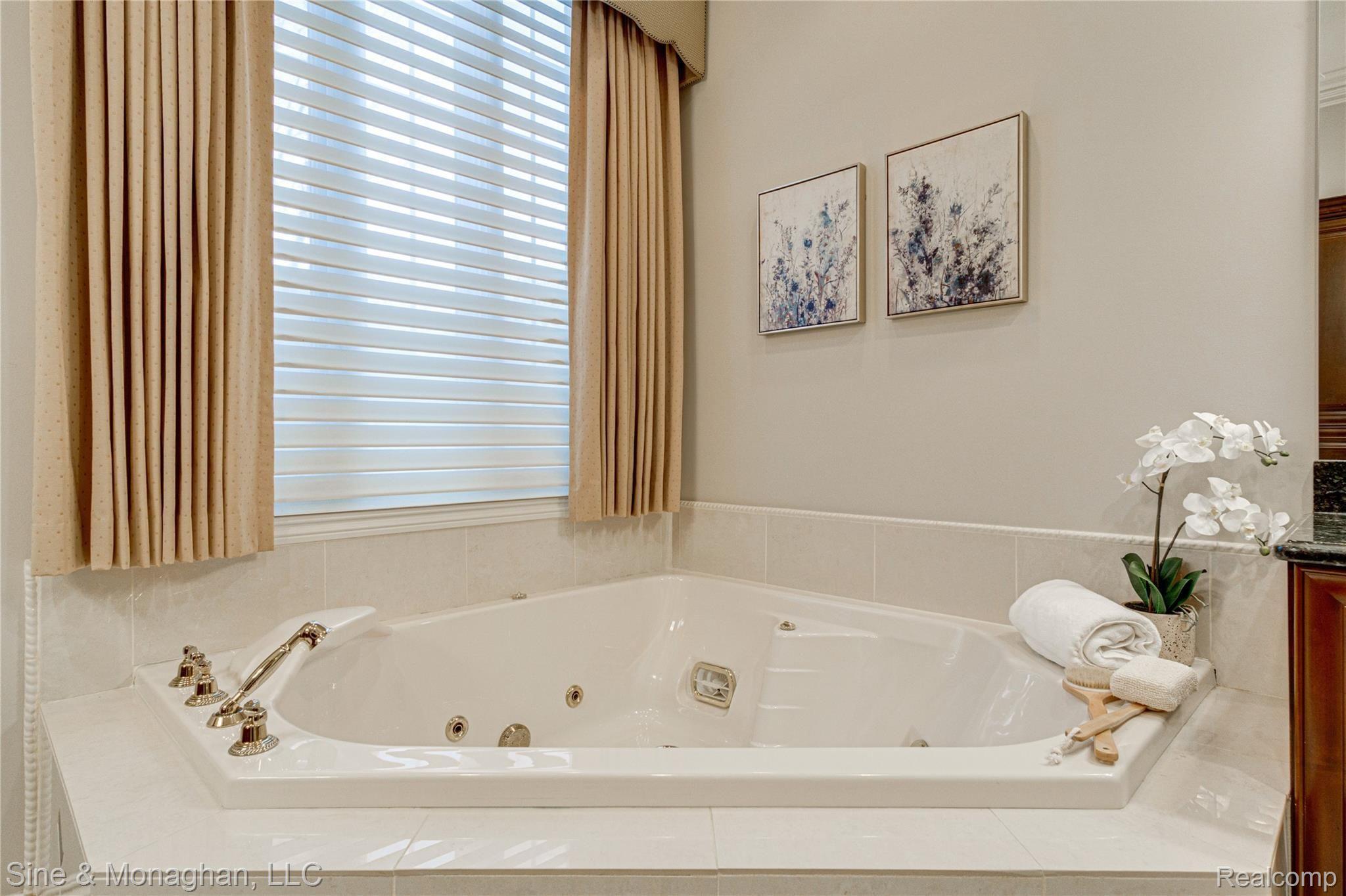 45 Roslyn Road Grosse Pointe, MI 48236 - Photo 40 of 88 Interiors (54 of 109).jpg
