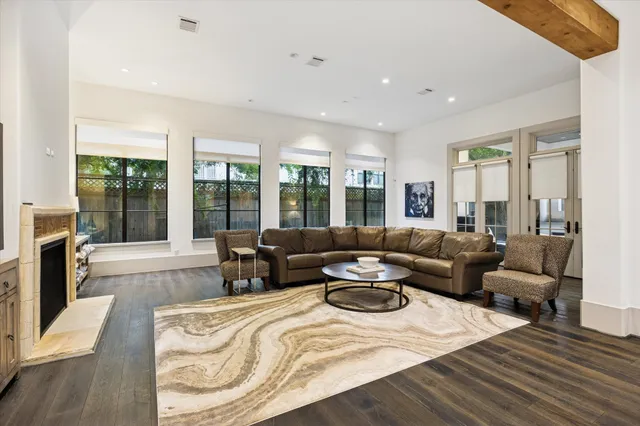 $6,900 | 5353 Lampasas Street, Houston, TX 77056