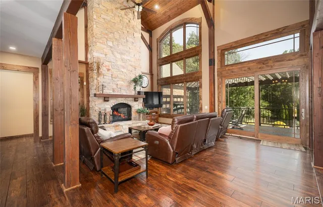 $1,600,000 | 15964 Lageman Lane, Brighton, IL 62012