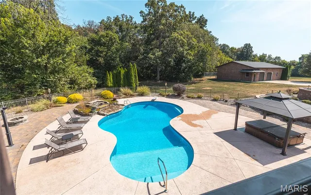 $1,600,000 | 15964 Lageman Lane, Brighton, IL 62012