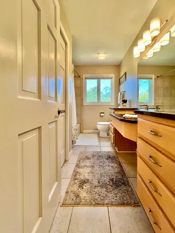 a view of livingroom with furniture