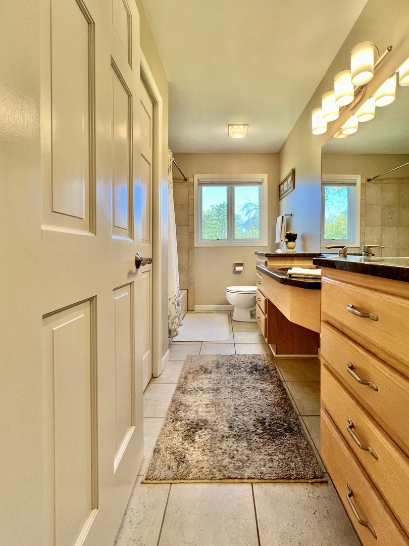 4111 Steeple Run Crystal Lake, IL 60014 - Photo 21 of 50 a large bathroom with a tub and sink