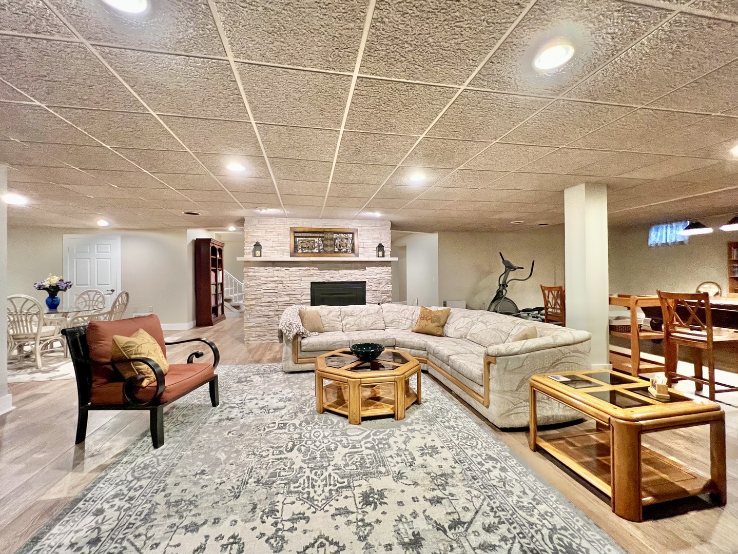 4111 Steeple Run Crystal Lake, IL 60014 - Photo 39 of 50 a living room with furniture and a flat screen tv