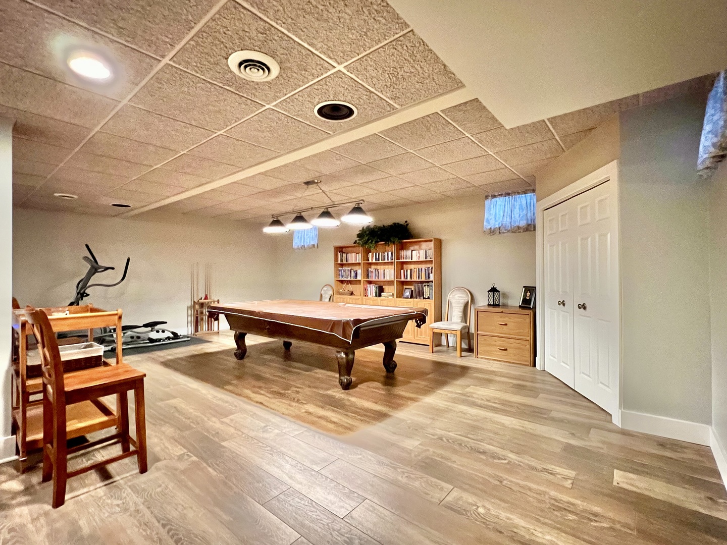 4111 Steeple Run Crystal Lake, IL 60014 - Photo 41 of 50 a living room with furniture and a rug