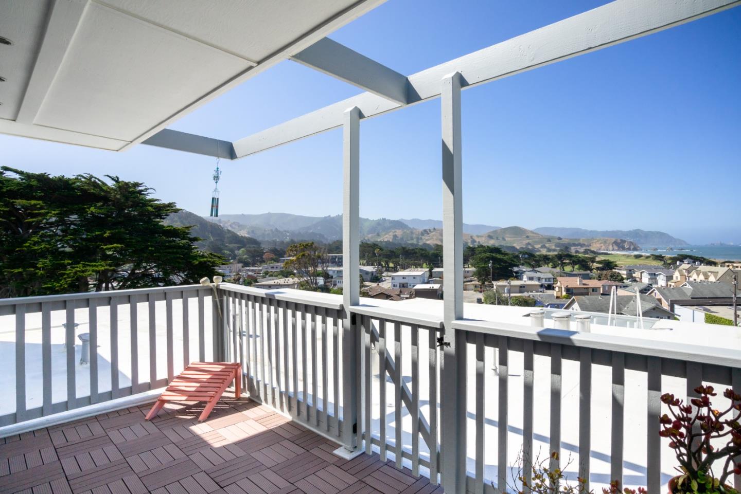 122 Hilton Way Pacifica, CA 94044 - Photo 4 of 12
