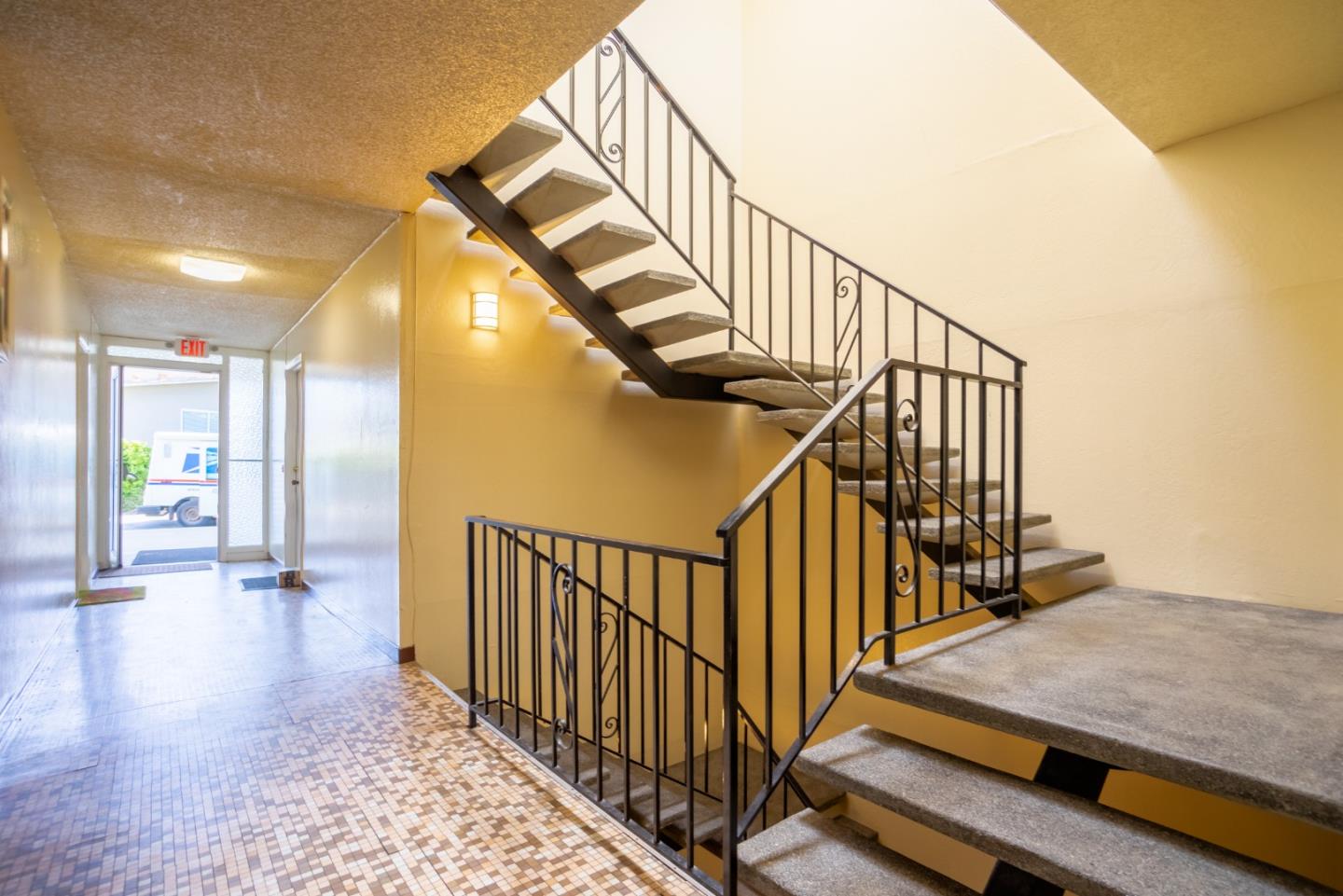 122 Hilton Way Pacifica, CA 94044 - Photo 8 of 12