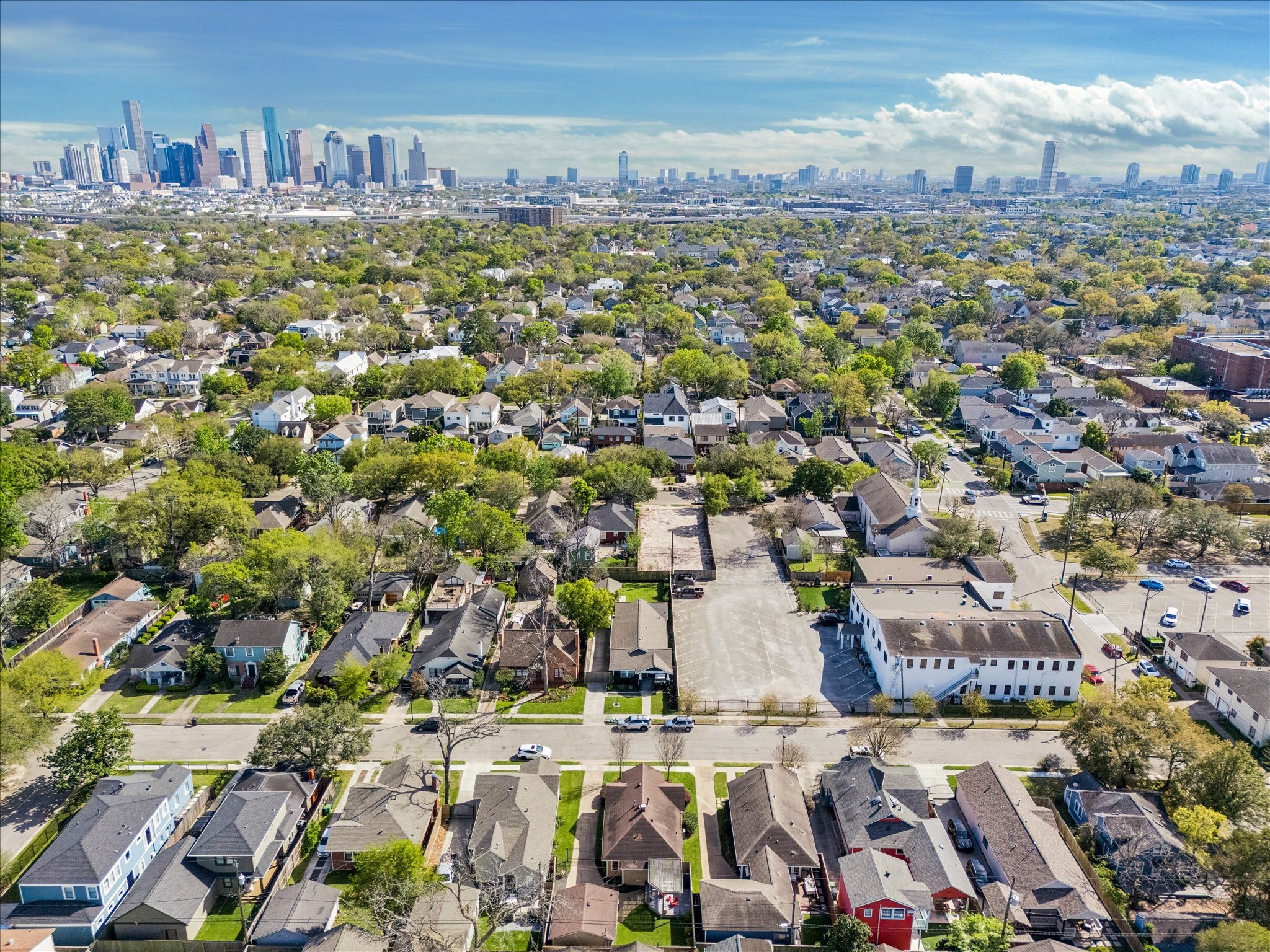 919 Key Street Houston, TX 77009 - Photo 31 of 39 Ideally positioned with close proximity to the Houston's vibrant core, this location offers the perfect balance of neighborhood charm and urban accessibility.