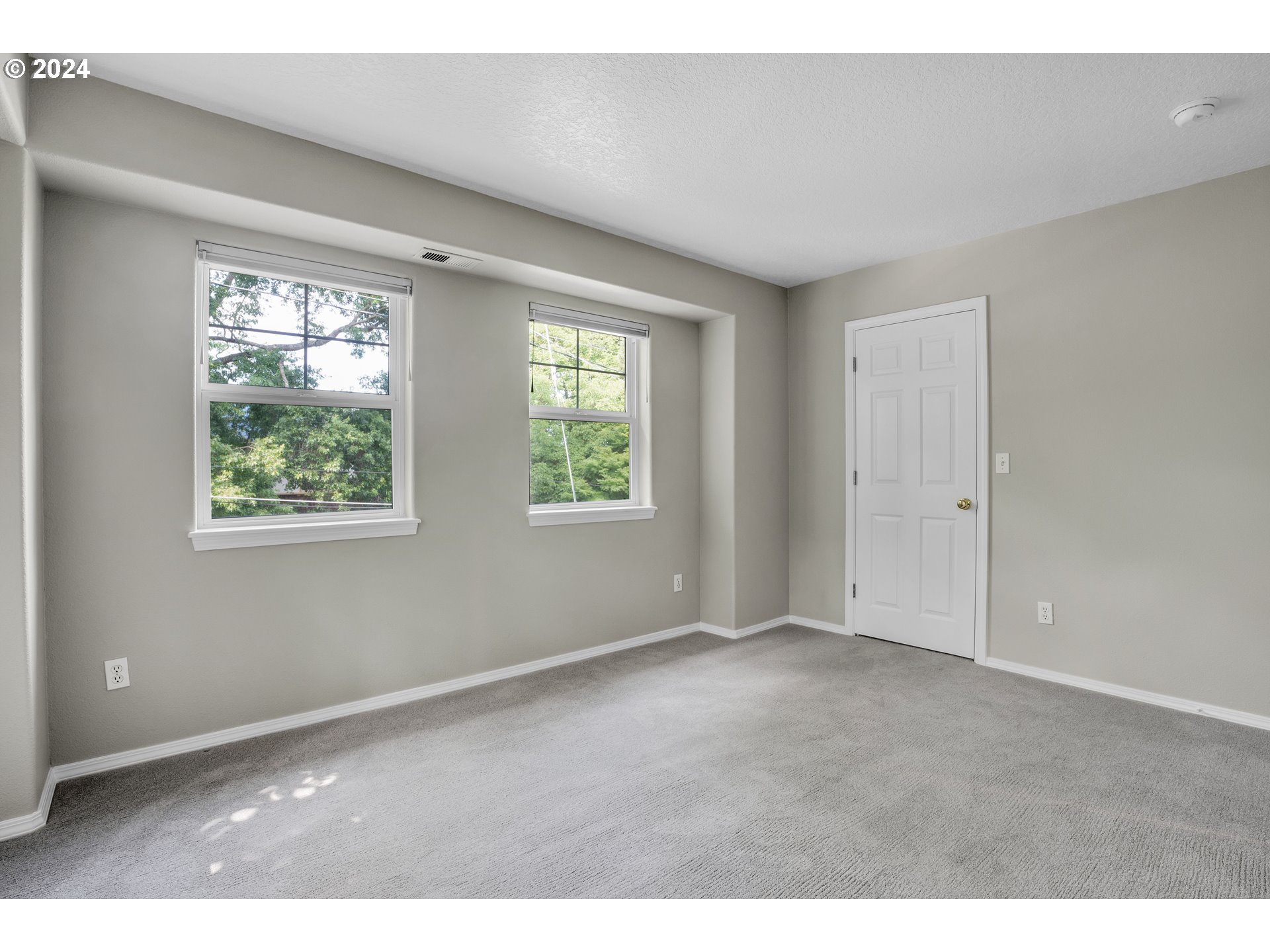 126 Southwest Curry Street Portland, OR 97239 - Photo 23 of 43 Gallery Image 23