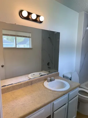 $1,000 | 812 Jefferson Avenue, Unit D, Cleveland, TX 77327