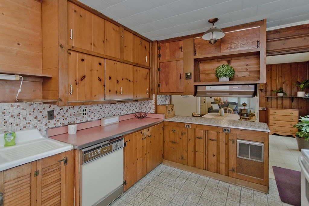 101 Dwight Road Springfield, MA 01108 - Photo 18 of 39