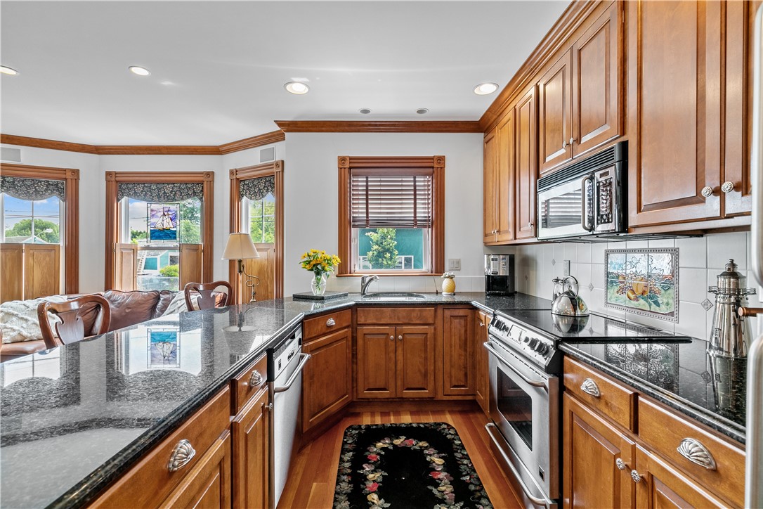 23 Clinton Street Newport, RI 02840 - Photo 12 of 45