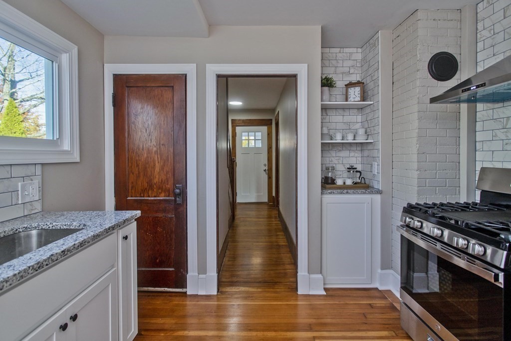 36 Devens Street Springfield, MA 01151 - Photo 15 of 31