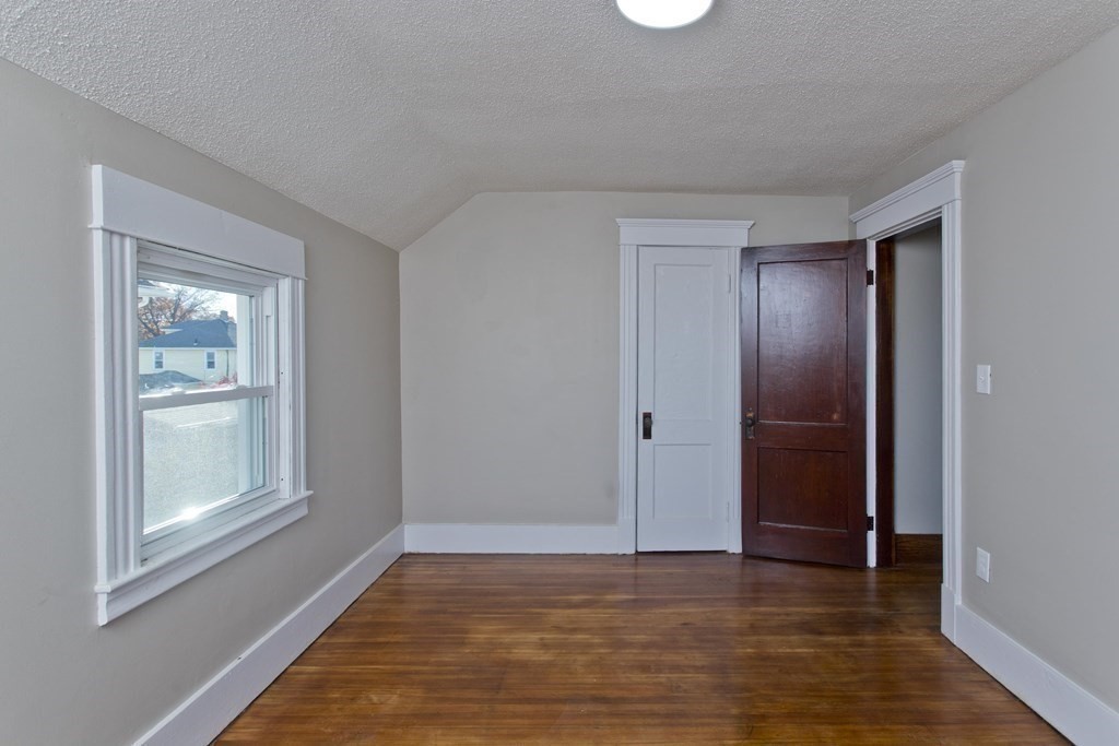 36 Devens Street Springfield, MA 01151 - Photo 23 of 31