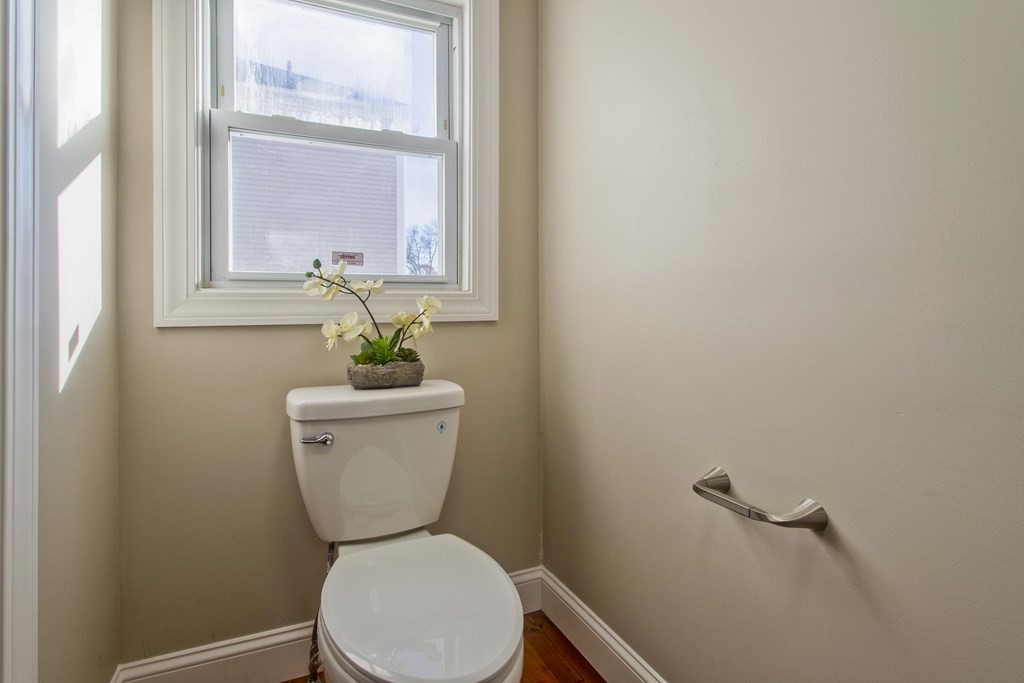 36 Devens Street Springfield, MA 01151 - Photo 9 of 31