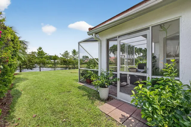 a view of a house with backyard and garden