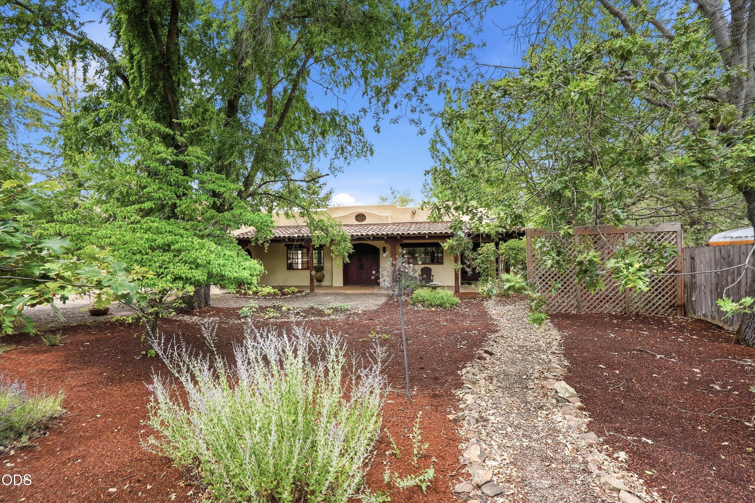 2298 Camp Baker Road Medford, OR 97501 - Photo 6 of 58