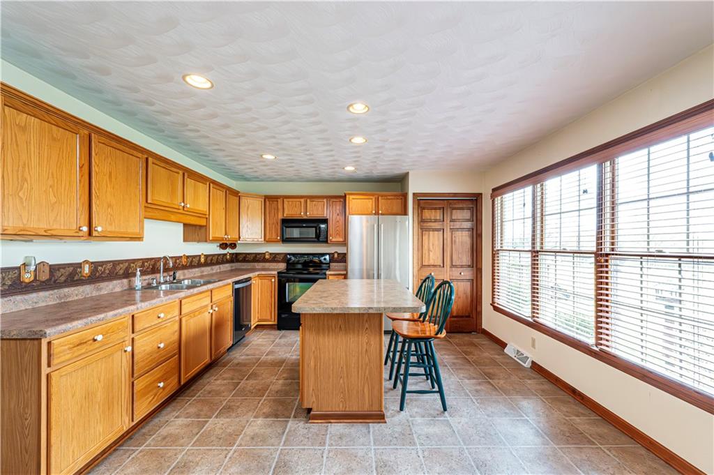 194 Seanor Road Irwin, PA 15642 - Photo 7 of 37 Gallery Image 7