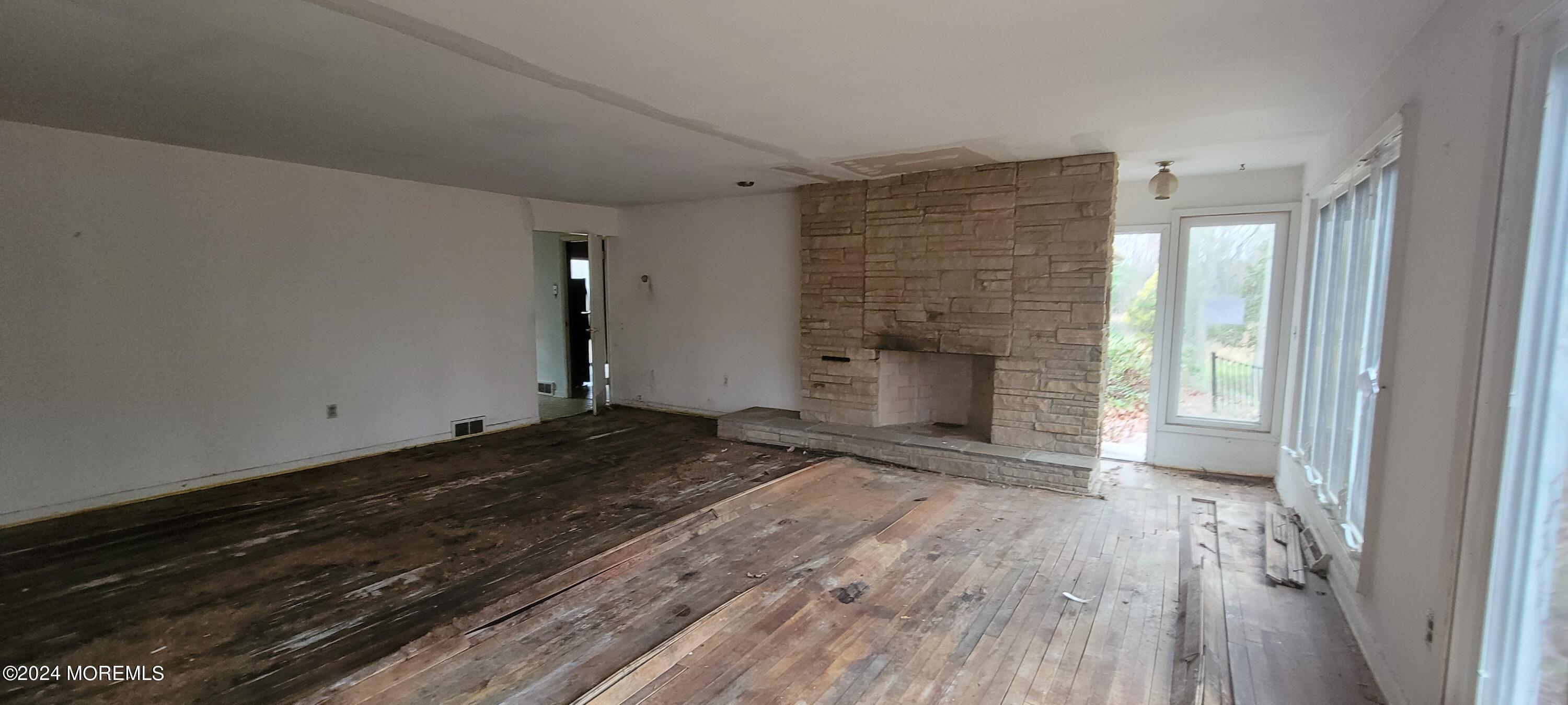 84 Obre Road Colts Neck, NJ 07722 - Photo 8 of 14 20240401_091254