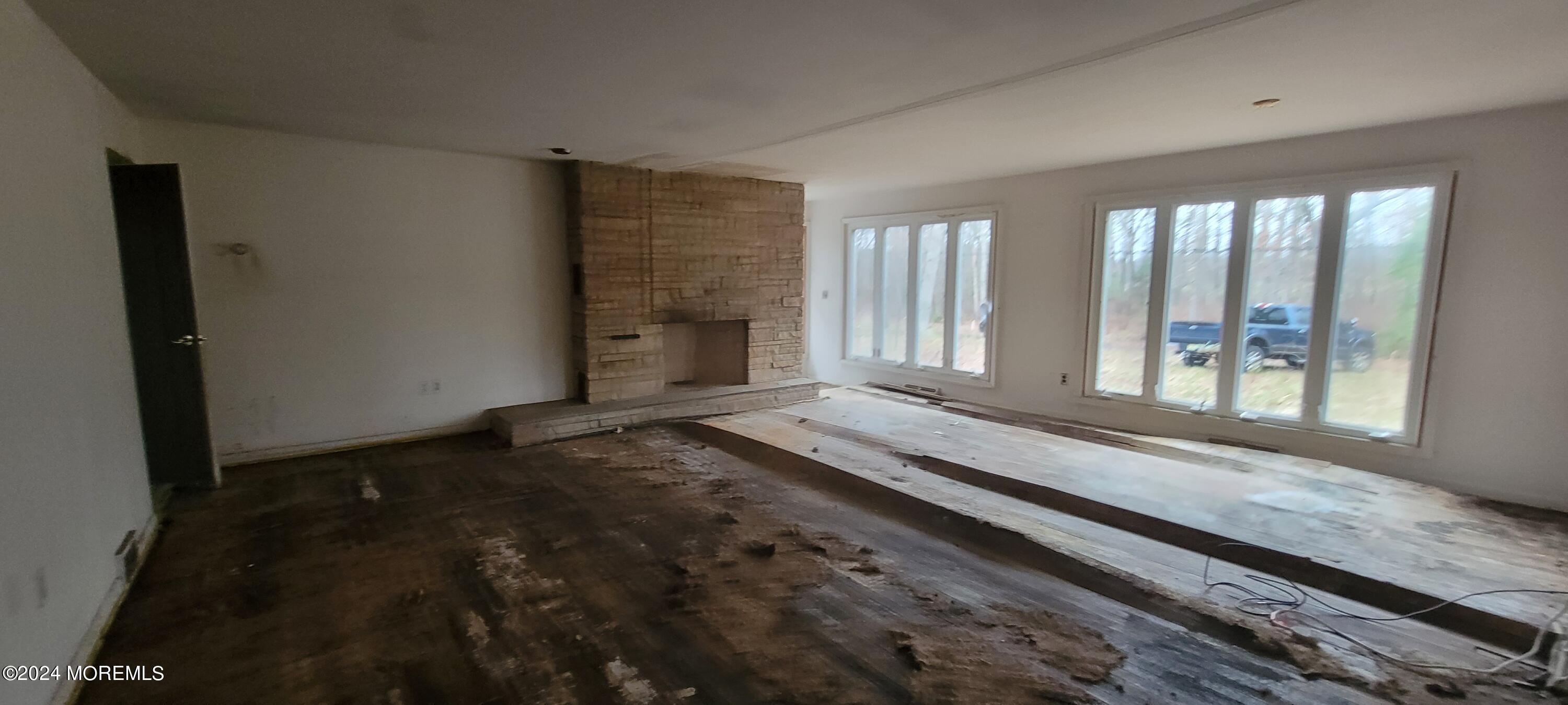 84 Obre Road Colts Neck, NJ 07722 - Photo 9 of 14 20240401_091246