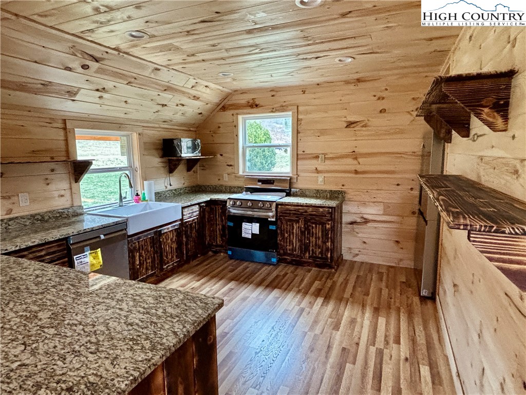 5592 Highway 194 Boone, NC 28607 - Photo 11 of 31