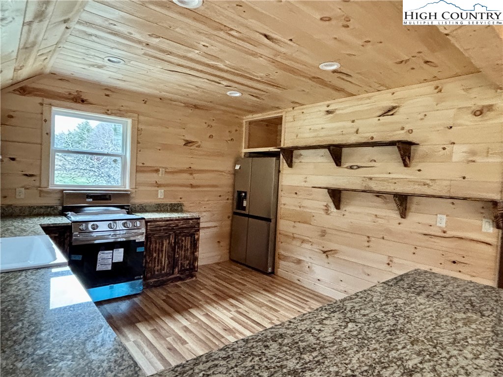 5592 Highway 194 Boone, NC 28607 - Photo 10 of 31