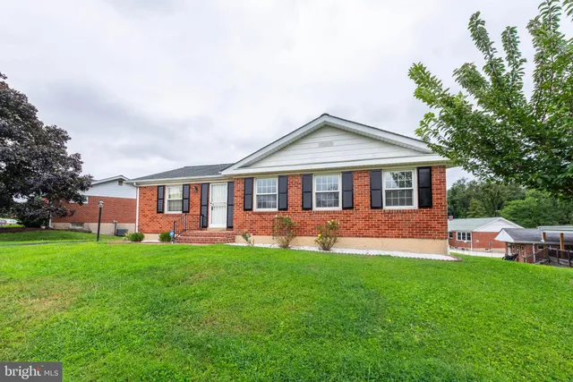 $399,900 | 2314 Covered Bridge Garth, Parkville, MD 21234