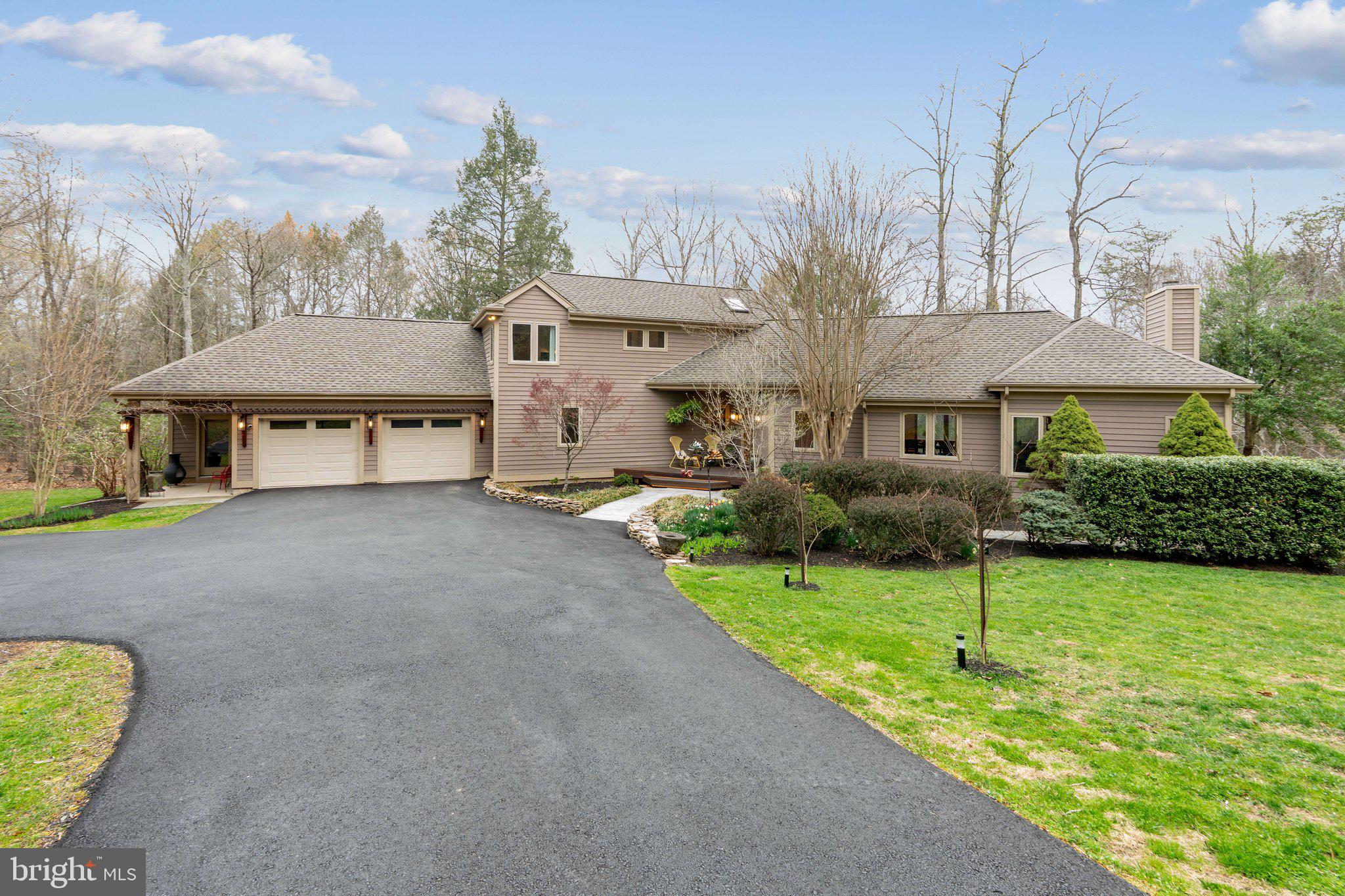 7514 A Evans Ford Road Clifton, VA 20124 - Photo 8 of 50 a house view with a garden space