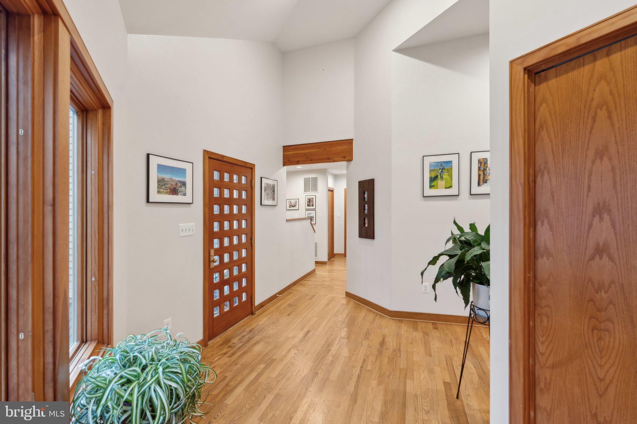 7514 A Evans Ford Road Clifton, VA 20124 - Photo 9 of 50 Front Entryway / Foyer