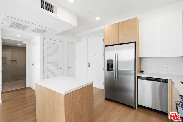 $2,850 | 4406 Fulton Avenue, Unit 404, Sherman Oaks, CA 91423