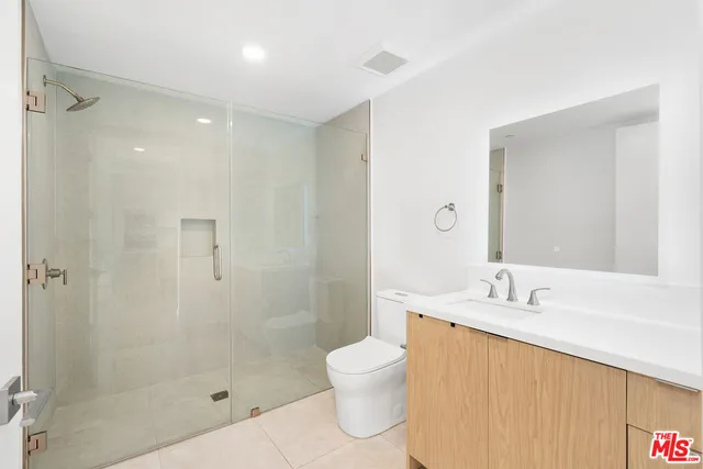 $2,850 | 4406 Fulton Avenue, Unit 404, Sherman Oaks, CA 91423