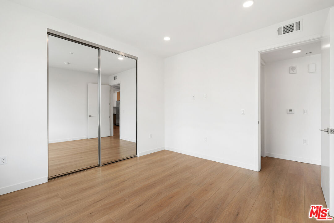 4406 Fulton Avenue, Unit 404 Sherman Oaks, CA 91423 - Photo 18 of 30 a view of an empty room