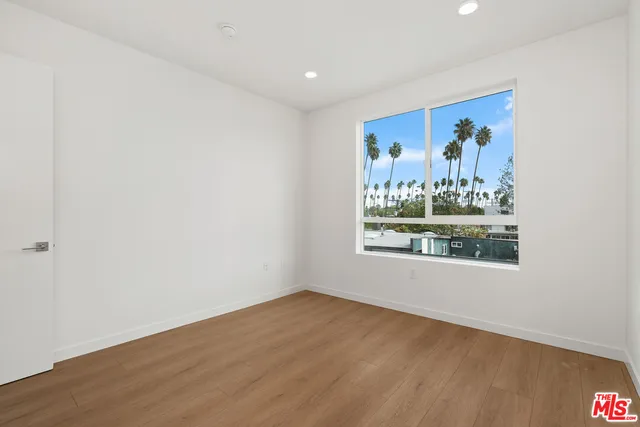 $2,850 | 4406 Fulton Avenue, Unit 404, Sherman Oaks, CA 91423