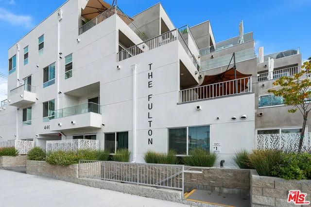 $2,850 | 4406 Fulton Avenue, Unit 404, Sherman Oaks, CA 91423