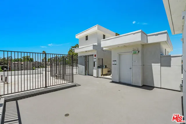 $2,850 | 4406 Fulton Avenue, Unit 404, Sherman Oaks, CA 91423