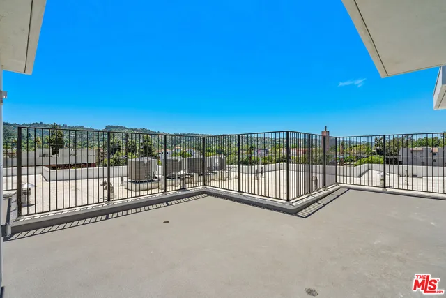 $2,850 | 4406 Fulton Avenue, Unit 404, Sherman Oaks, CA 91423