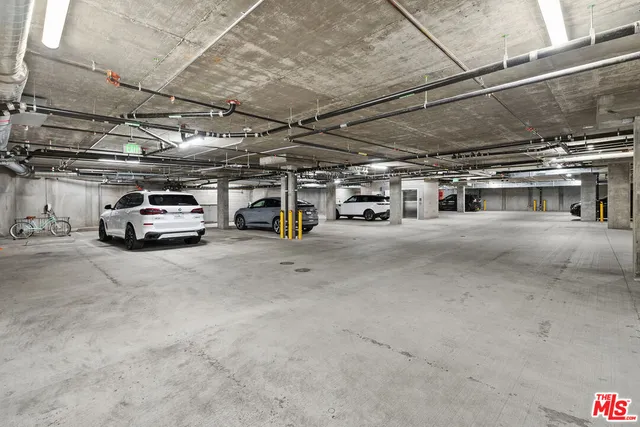 $2,850 | 4406 Fulton Avenue, Unit 404, Sherman Oaks, CA 91423