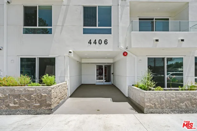 $2,850 | 4406 Fulton Avenue, Unit 404, Sherman Oaks, CA 91423