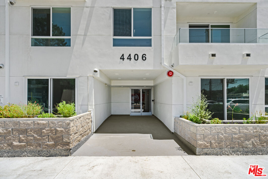 4406 Fulton Avenue, Unit 404 Sherman Oaks, CA 91423 - Photo 3 of 30 front view of a building