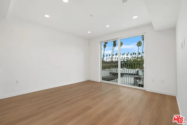 $2,850 | 4406 Fulton Avenue, Unit 404, Sherman Oaks, CA 91423