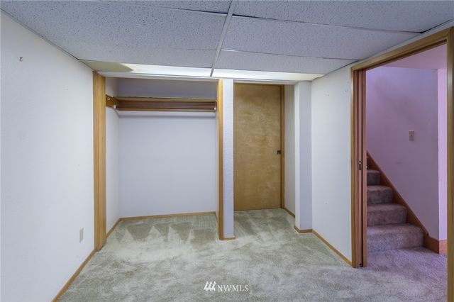 a view of empty room with window