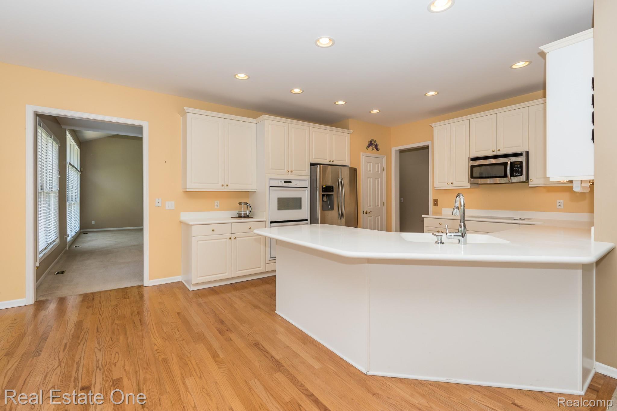 1784 Blue Grass Drive Rochester, MI 48306 - Photo 24 of 72 Blue Spruce MLS-W010.jpg