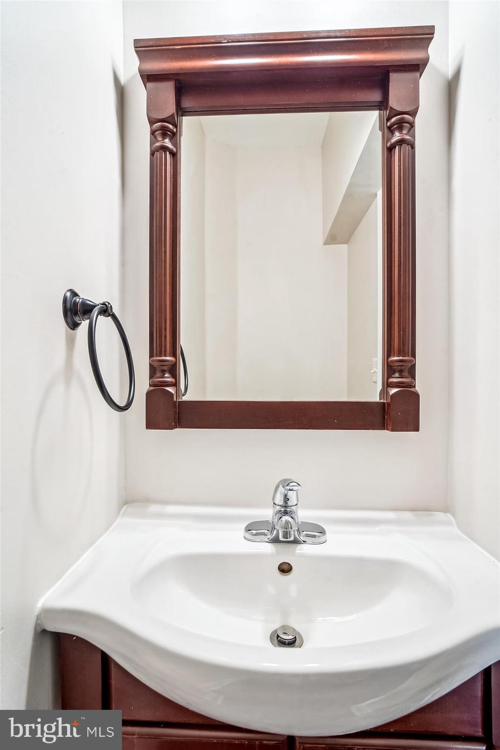 12962 Clarksburg Square Road Clarksburg, MD 20871 - Photo 13 of 39 Powder Room