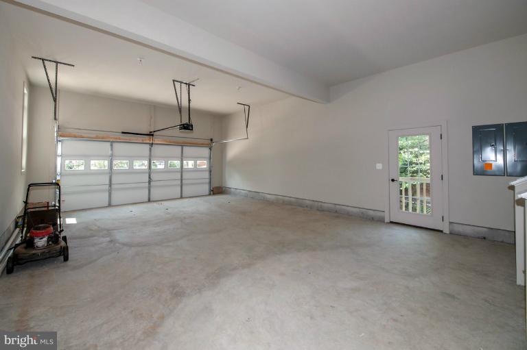 6804 Dean Drive McLean, VA 22101 - Photo 15 of 27 Garage