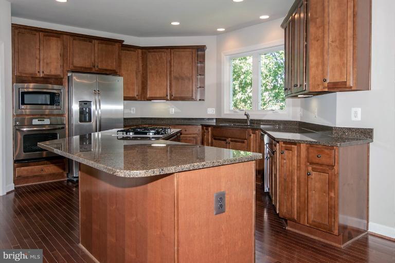 6804 Dean Drive McLean, VA 22101 - Photo 17 of 27 Kitchen