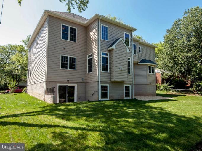 6804 Dean Drive McLean, VA 22101 - Photo 18 of 27 Exterior (Rear)