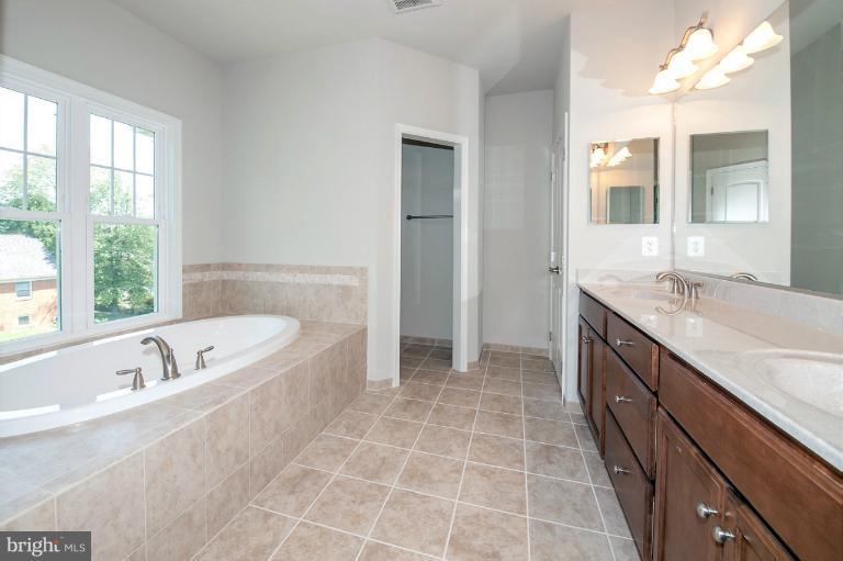 6804 Dean Drive McLean, VA 22101 - Photo 19 of 27 Large Master Suite