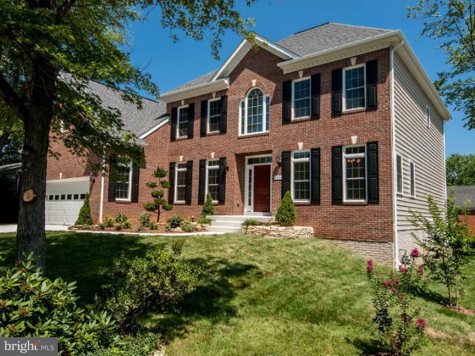 6804 Dean Drive McLean, VA 22101 - Photo 20 of 27 Stately and Elegant