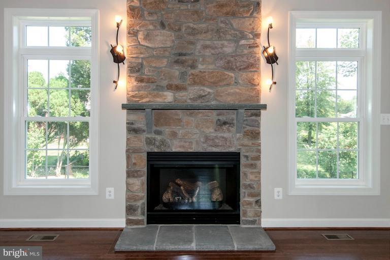 6804 Dean Drive McLean, VA 22101 - Photo 5 of 27 Interior (General)